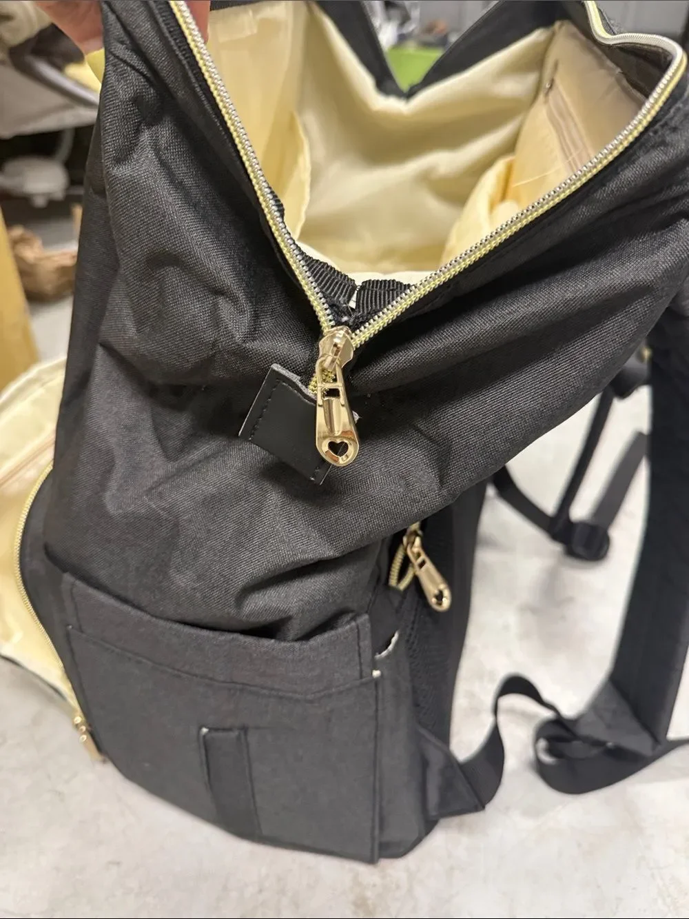 CURMIO Backpack Multiple Pockets Zip Closure - Versatile Travel Bag LIKE NEW